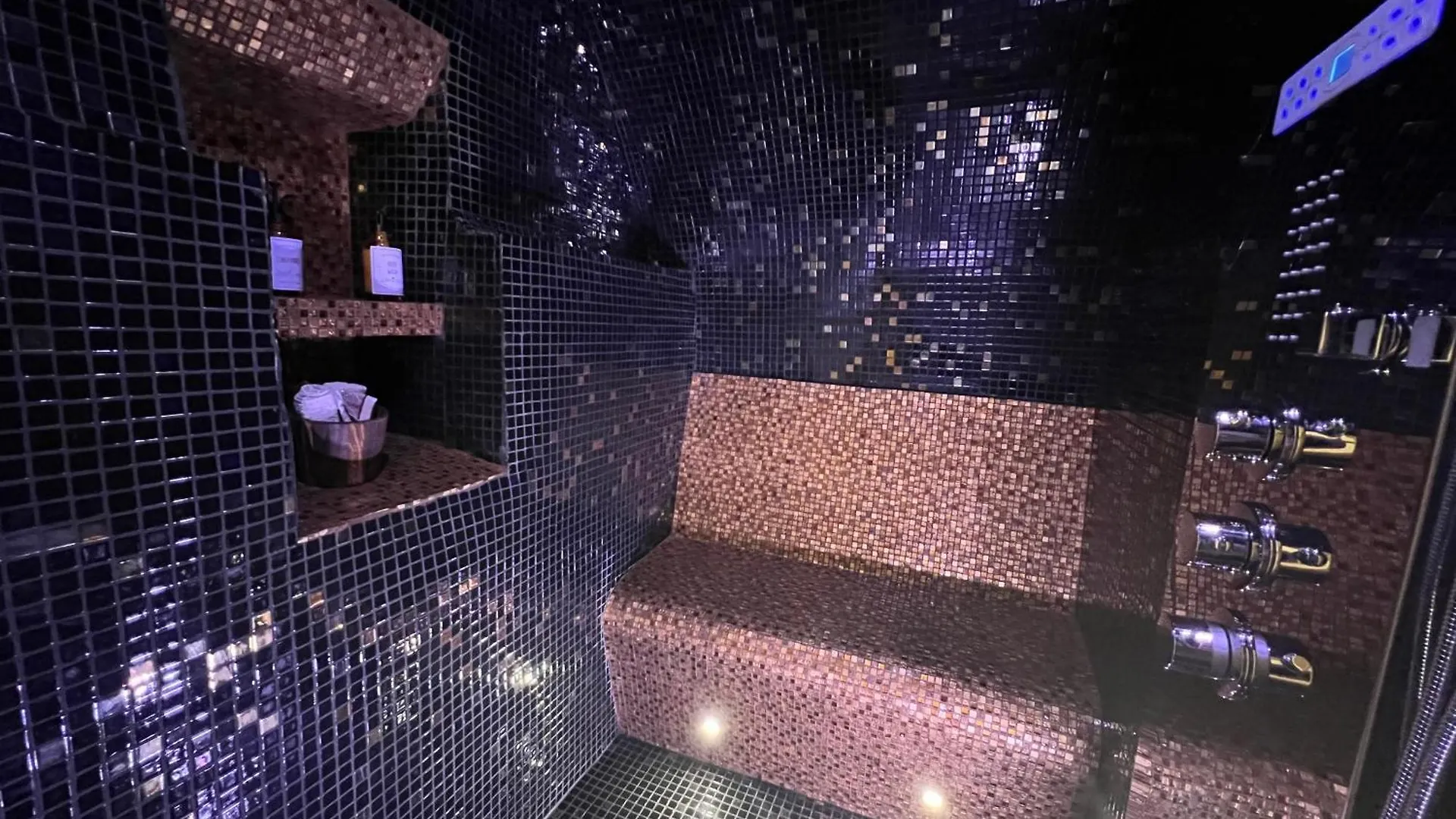 Les Bains D'Aphrodite, Suite Hammam & Spa Auriol 0*,  France