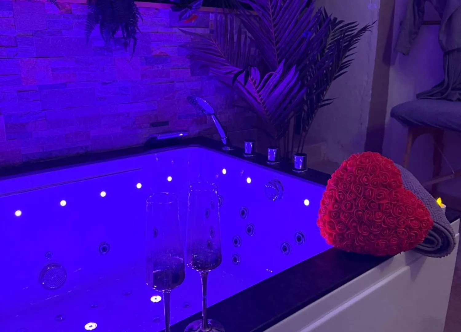 Les Bains D'Aphrodite, Suite Hammam & Spa Auriol 0*,  فرنسا